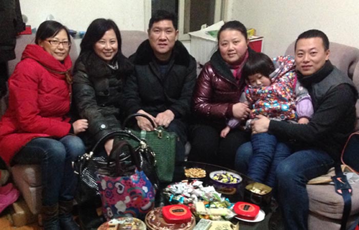 踏雪送?！∏榕瘑T工——2014年新春員工慰問活動