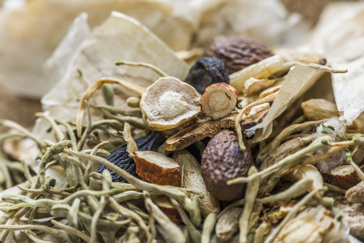 大力發(fā)展中醫(yī)藥 市場規(guī)?；蛴瓉硇乱徊ㄔ鲩L